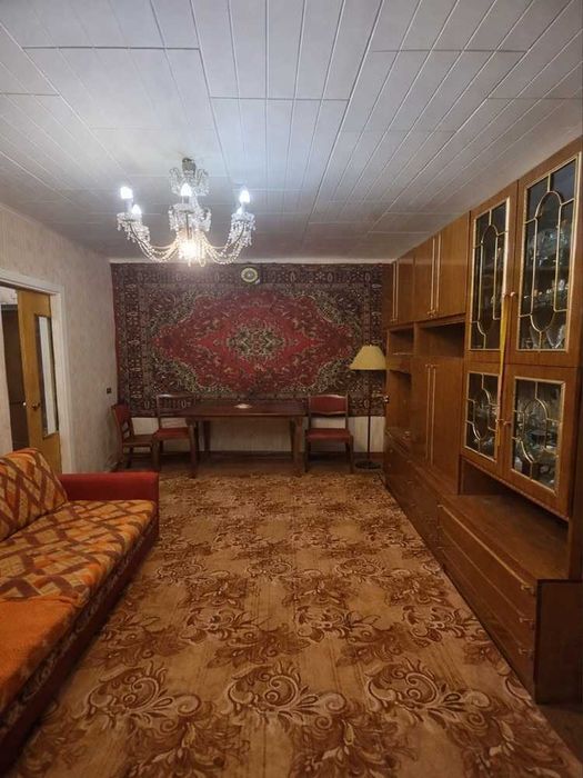 2-ком. квартира на ул.Черняховского, кирпичный дом, не фасад, колонка