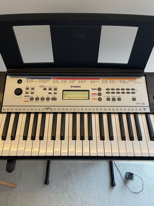 Teclado Yamaha YPT-260