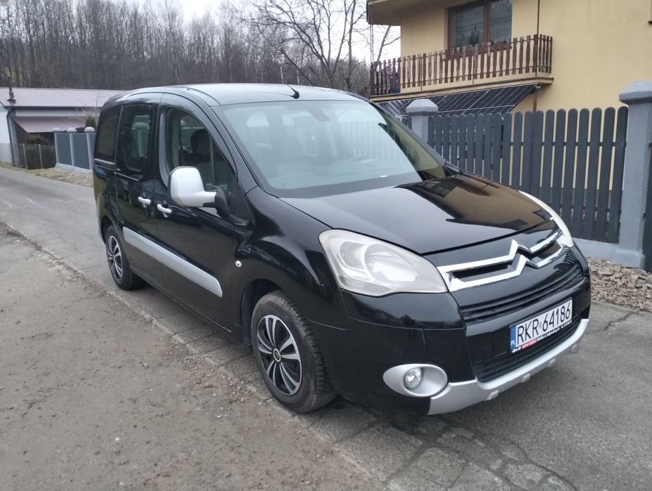 Citroen Berlingo 1.6 benzyna Multispace uszkodzony silnik 6200zl.