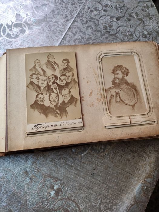 Продам старовинний дерев'яний альбом