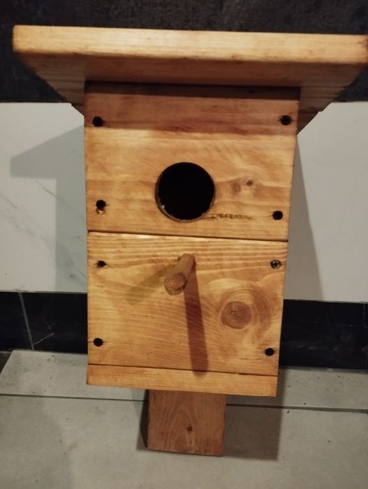 Karmnik domek dla ptaszków