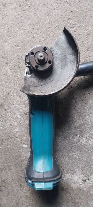 Makita  dga  452