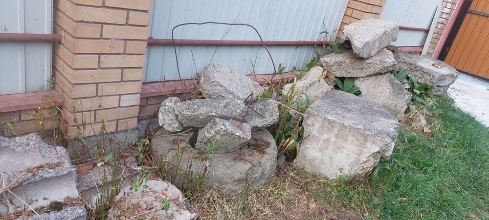 Бетонні відходи проармовані.Самовивіз!.