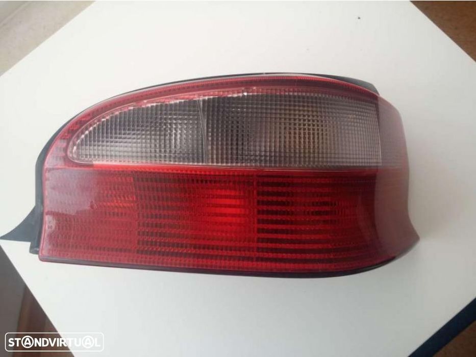 Farolim farol tras direito citroen saxo