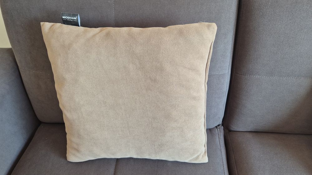 Sofá em bom estado – Confortável e pronto a usar