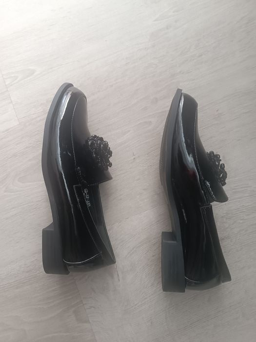 Buty damskie lakierki nowe