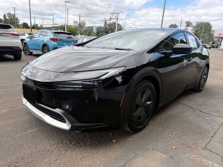 Toyota Prius Prime      2024