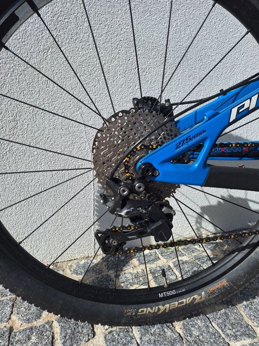 Pivot Mach 6 Carbon 27.5 – Fox Factory Kashima – Excelente Estado