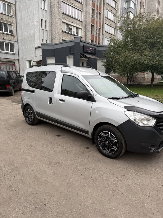 Ковпаки на колеса універсальні колпаки на диски з логотипом