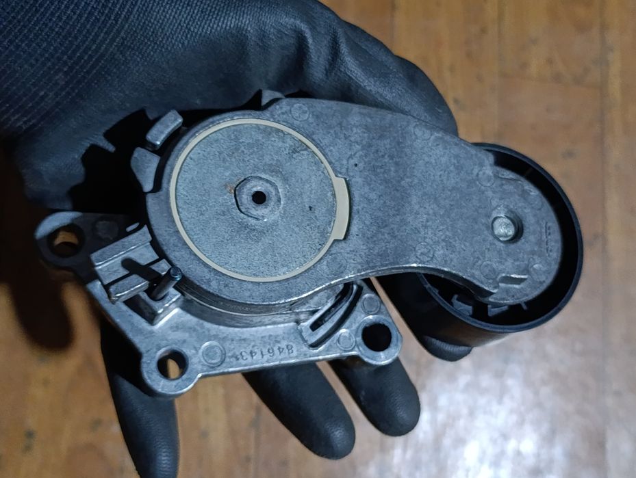 Натяжна станція привідного ременя volvo v50