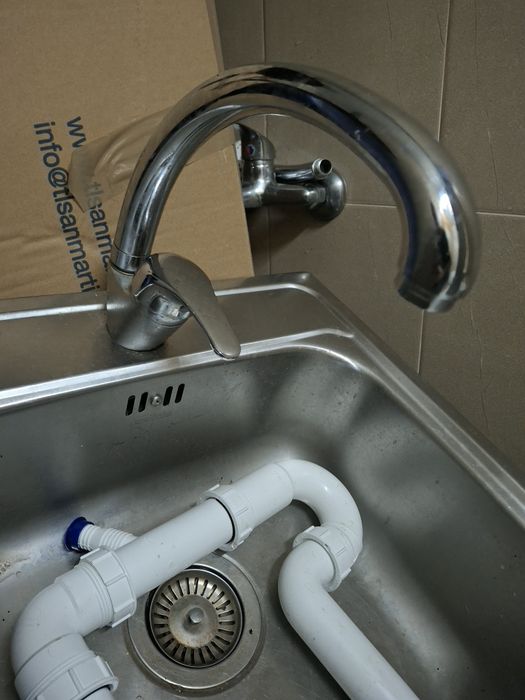 Banca ou pia com torneira incluida