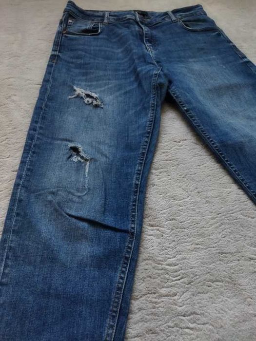 Spodnie jeansowe damskie Reserved. Rozmiar 40. Dziury przetarcia