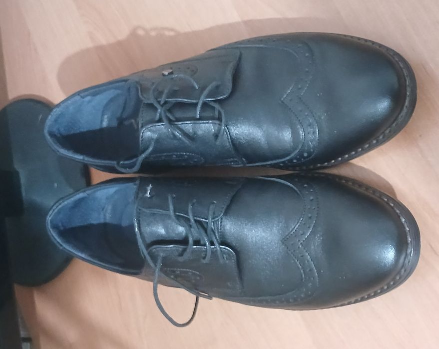 Продам туфлі нові,