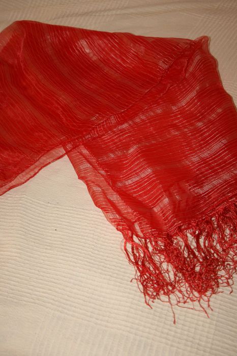 Lenço Vermelho com Prateado