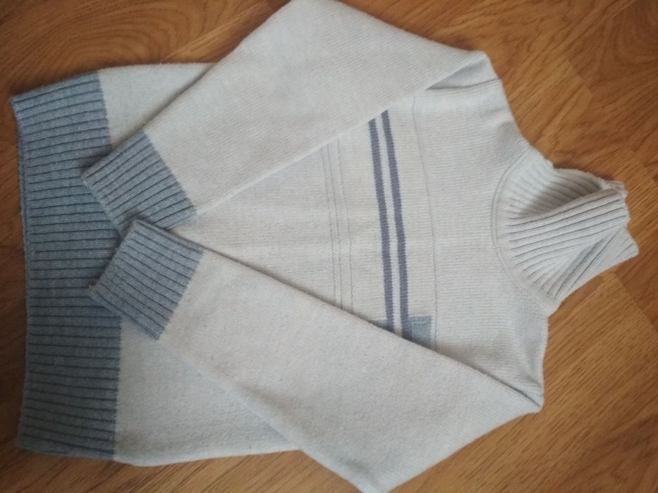 Свитер гольф