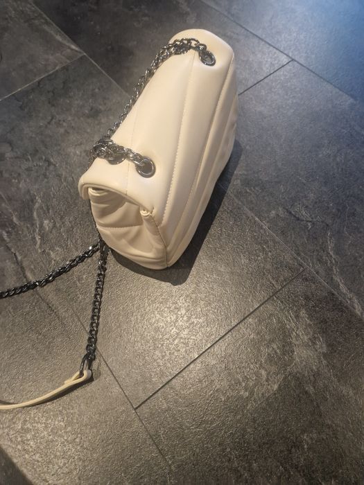 kremowa torebka pinko