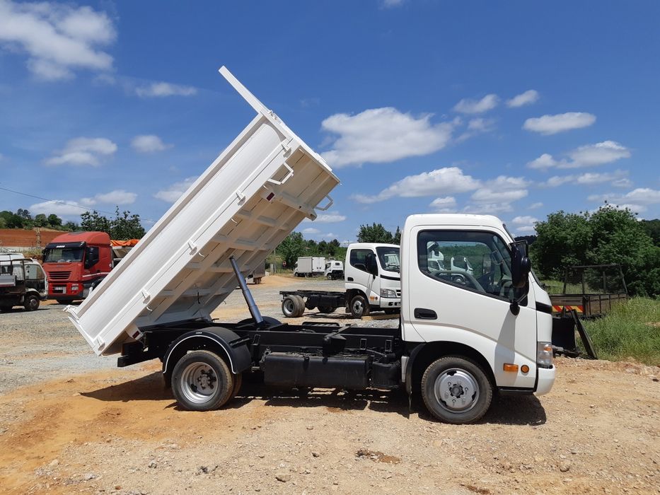 Toyota Dyna [M35.25] 
3.0L [D-4D] 144HP 
- [Tri-Basculante] 
- Bascula