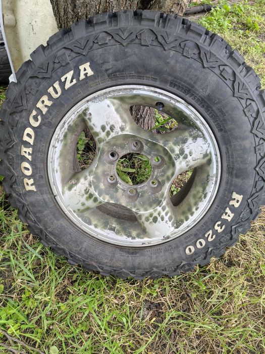 Грязьова шина з диском LT225/75 R16