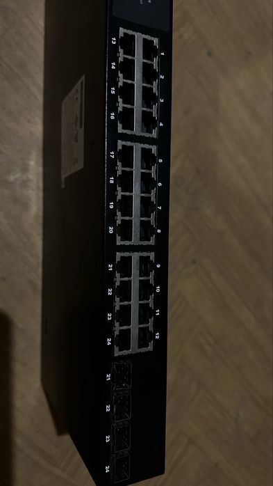 Світч Edge-core ES4324