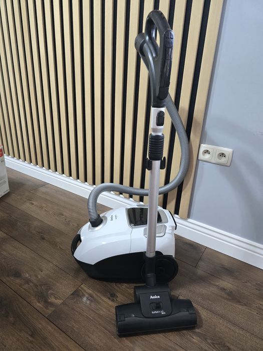 Odkurzacz workowy Amica Sharq VM 7011