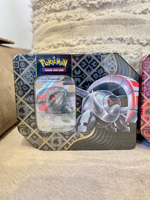 Paldean Fates US Tins Art Set
