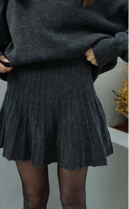 Теплий костюм зі спідницею