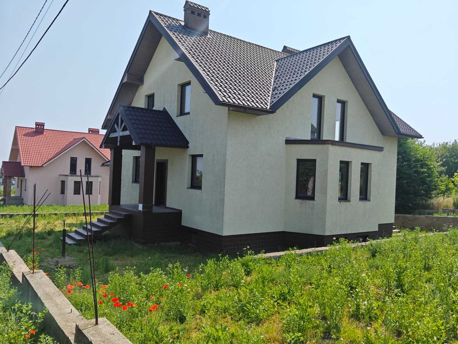 Продаж будинку. Мальованка. ( 5 кімнат +підвал), гараж.