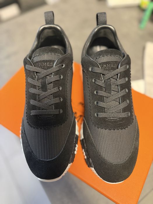 Продам женские кроссовки Hermes