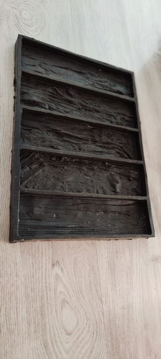 Molde de resina para fabricação placas de gesso imitação madeira.