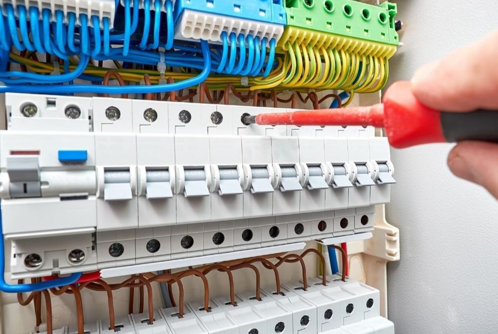 Elektryk, instalacje elektryczne, pomiary, przeglądy