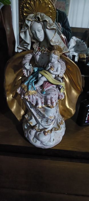 A Virgem Maria segurando o Menino Jesus, de Eugénio Pattarino