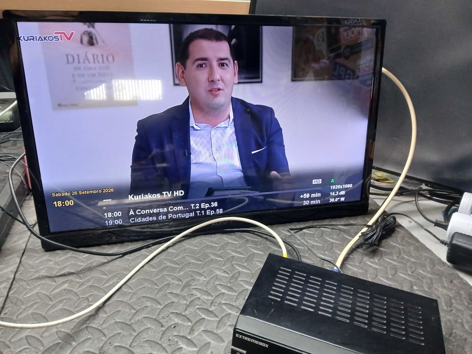 Receptor Box TV Satélite DVB-S2 Enigma2 - Extremebox E3HD - como novo!