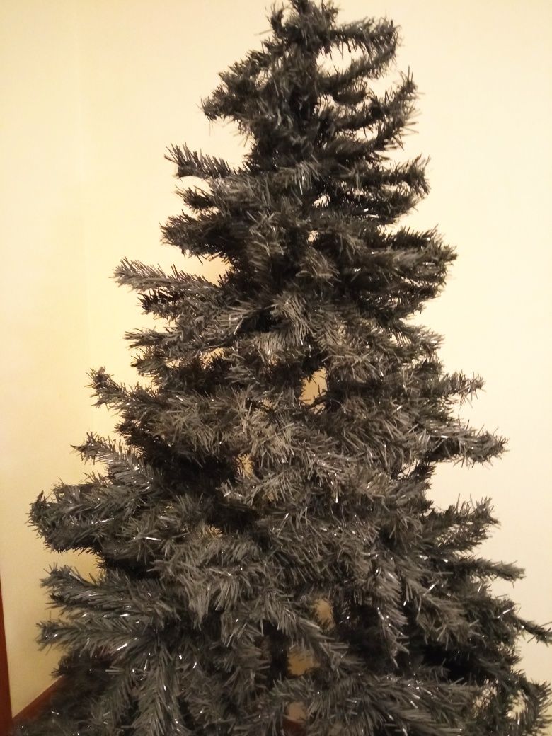 Árvore de Natal com 1,80 cm. Falagueira-Venda Nova • OLX Portugal