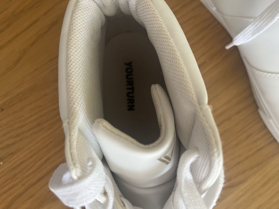 Sprzedam buty zalozone tylko raz ,okazaly sie za  duze