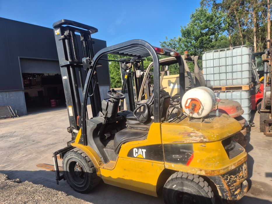 Empilhador caterpillar 3500kg