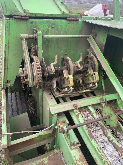 Прес-підборщик POLJOSTROJ