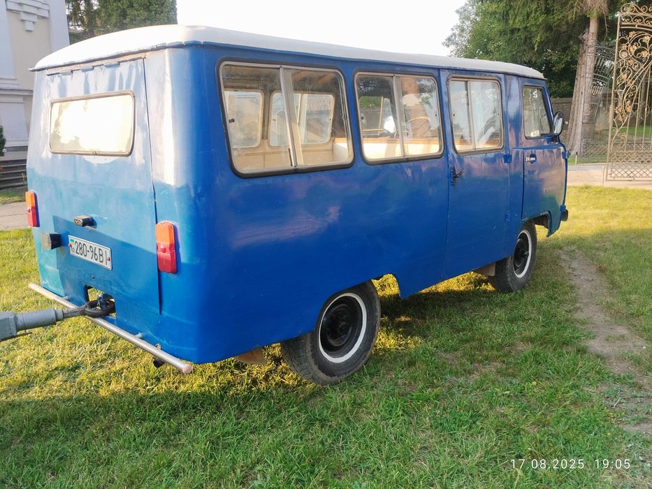 Автомобіль УАЗ 452Д