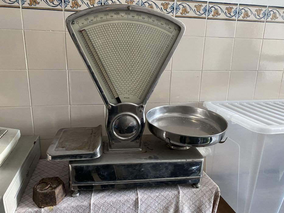 Balanca e pesos antigos marca Resistente
