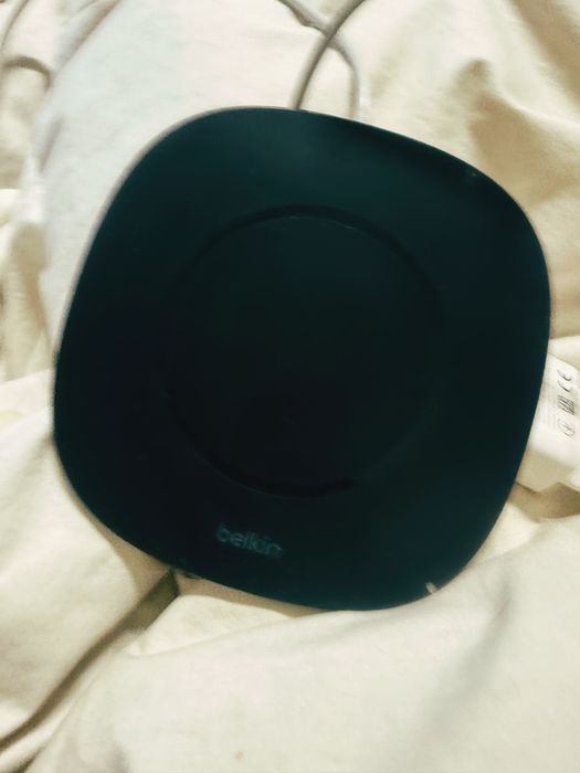 Зарядное безпроводное устройство Belkin Qi Wireless F8M747 блок Huawei