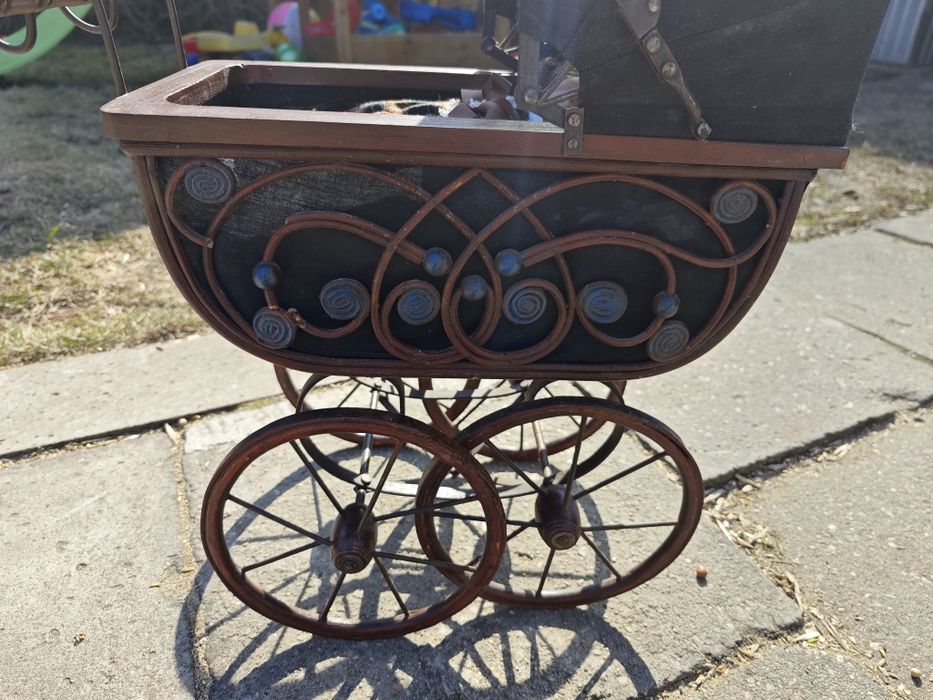 Wózek zabytkowy dla lalek
