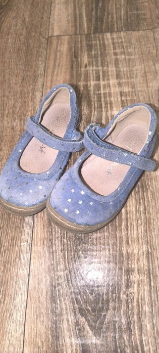 Отдам бесплатно детскую обувь
