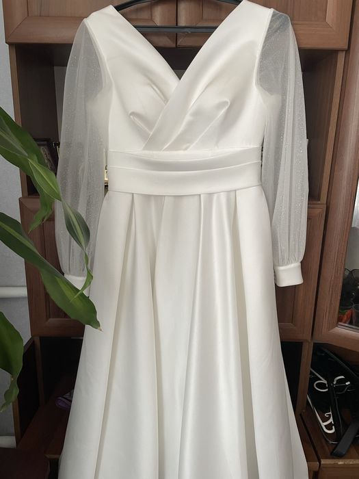 Весільна сукня або на випускний