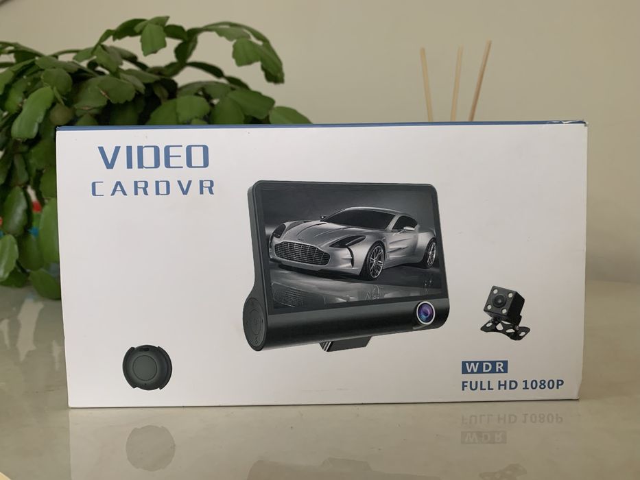 Автомобільний відеореєстратор на 3 камери