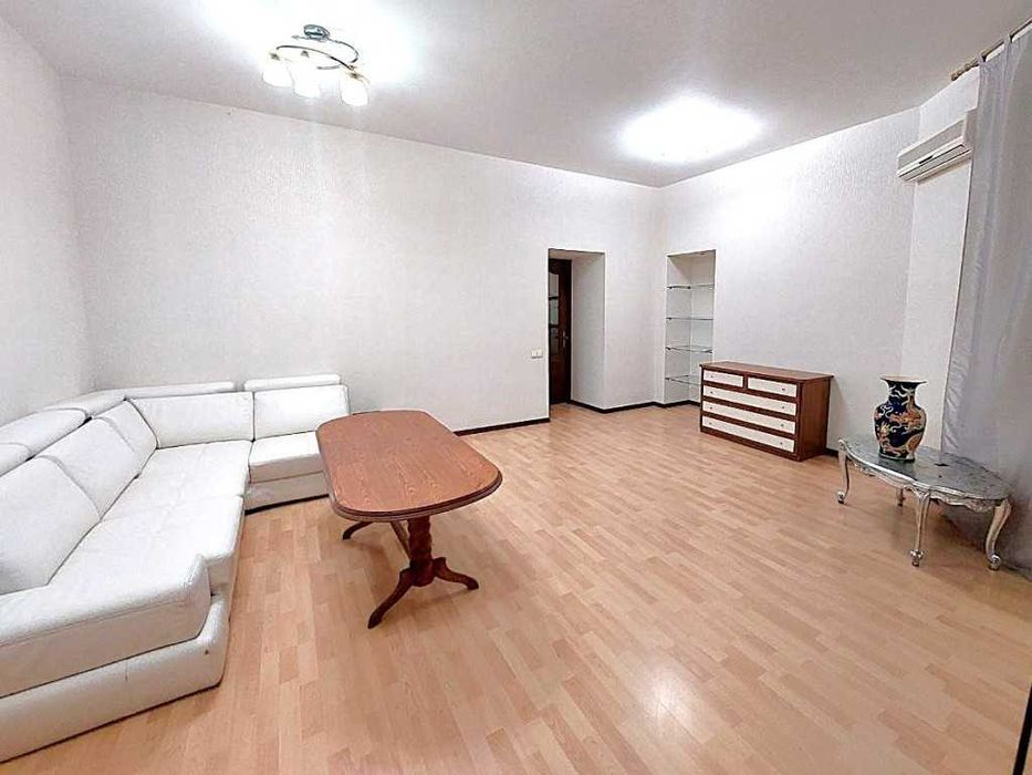 Екатерининская пл.: сдам просторную 2к квартиру в историческом центре!