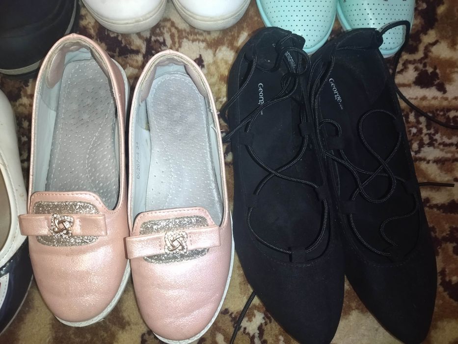 Віддам взуття на дівчинку