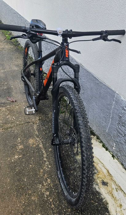 Bicicleta KTM em Carbono Roda 29