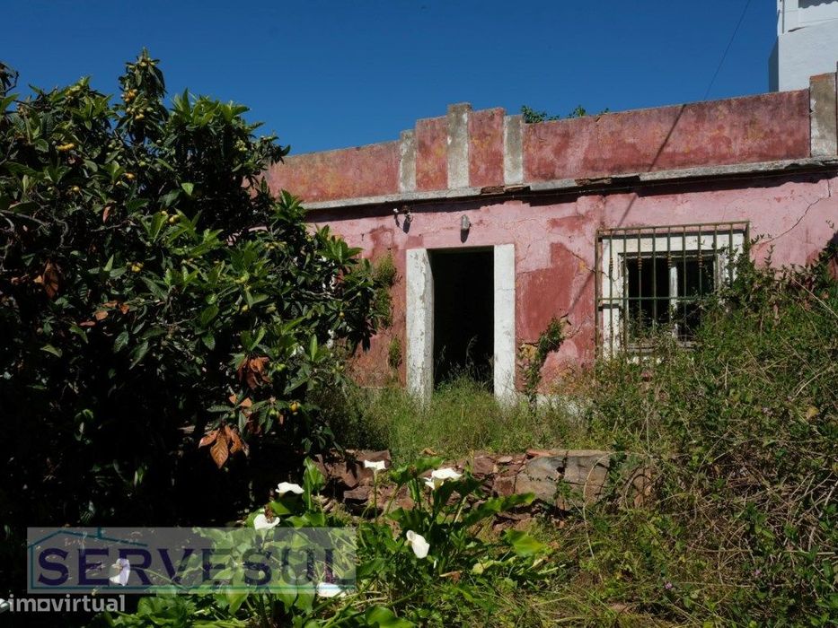 Casa antiga para reconstruir com projeto aprovado para uma moderna ...