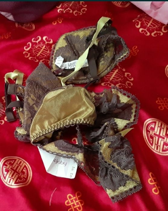 Lejaby stanik majtki komplet 34,32 S zielono brąz

Piękny elegancki