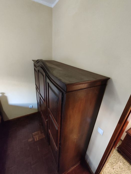 Armário roupeiro antigo