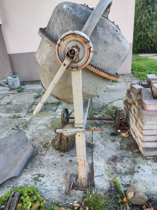 Betoniarka stara solidna
